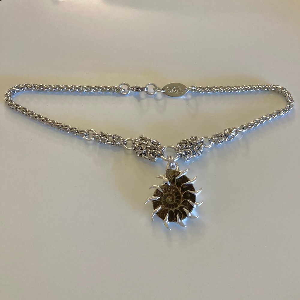 Genuine ammonite fossil shell with spikes on maille silver boho choker necklace - Picture 7 of 13